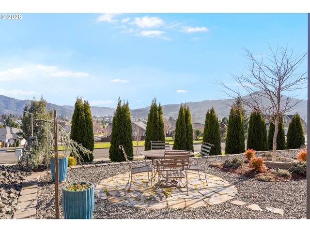 832 SAND PINES Ave, Sutherlin, OR 97479