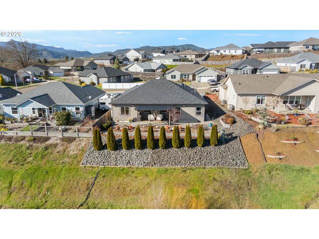 832 SAND PINES Ave, Sutherlin, OR 97479