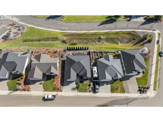 832 SAND PINES Ave, Sutherlin, OR 97479