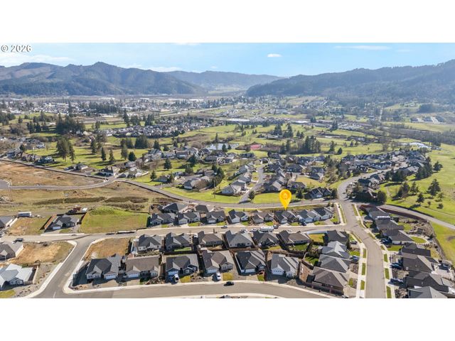 832 SAND PINES Ave, Sutherlin, OR 97479