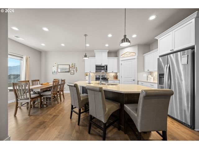 832 SAND PINES Ave, Sutherlin, OR 97479