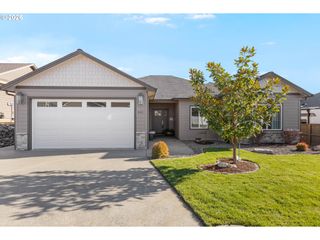 832 SAND PINES Ave, Sutherlin, OR 97479