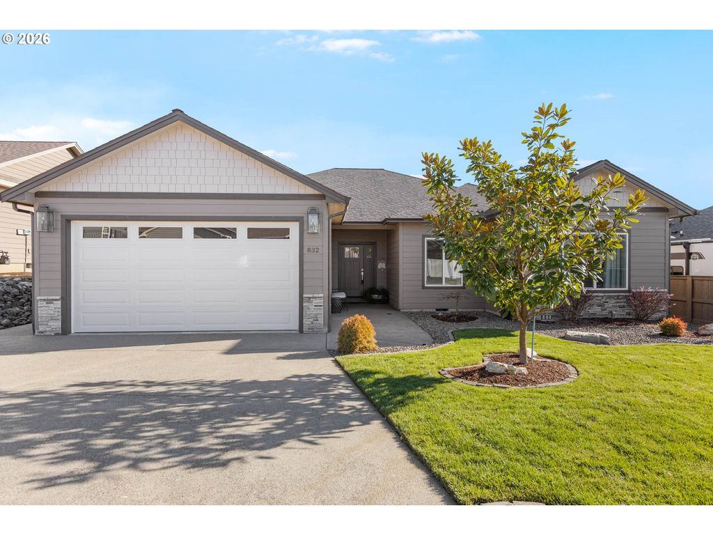 832 SAND PINES Ave, Sutherlin, OR 97479