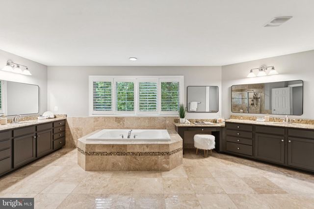 7351 NICOLE MARIE CT, Mclean, VA 22101