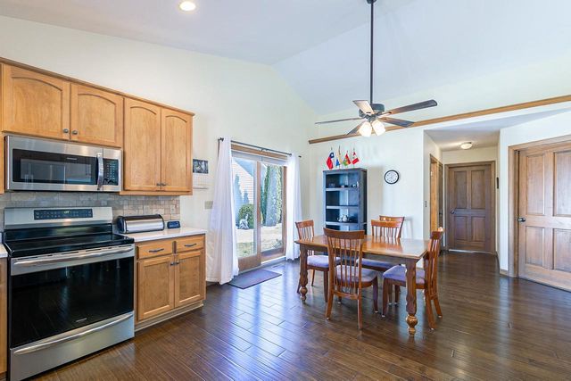 2190 HIDDEN CREEK ROAD, Neenah, WI 54956