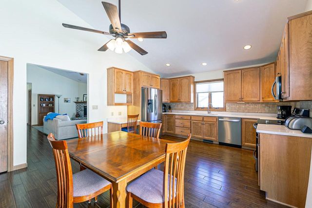 2190 HIDDEN CREEK ROAD, Neenah, WI 54956