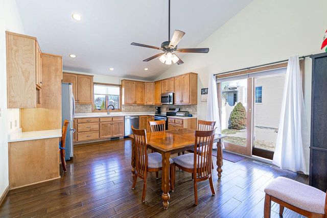 2190 HIDDEN CREEK ROAD, Neenah, WI 54956