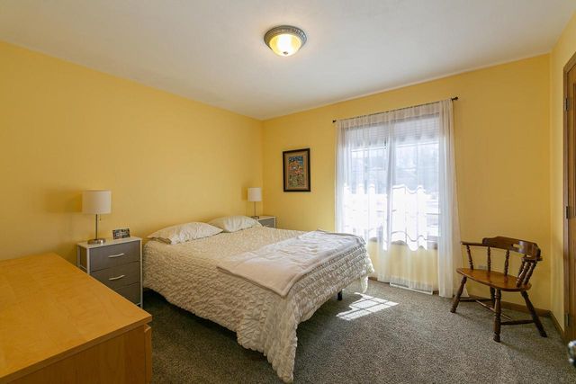 2190 HIDDEN CREEK ROAD, Neenah, WI 54956