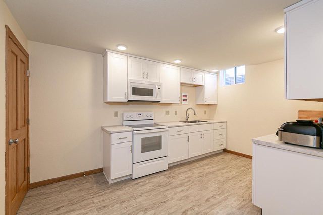 2190 HIDDEN CREEK ROAD, Neenah, WI 54956