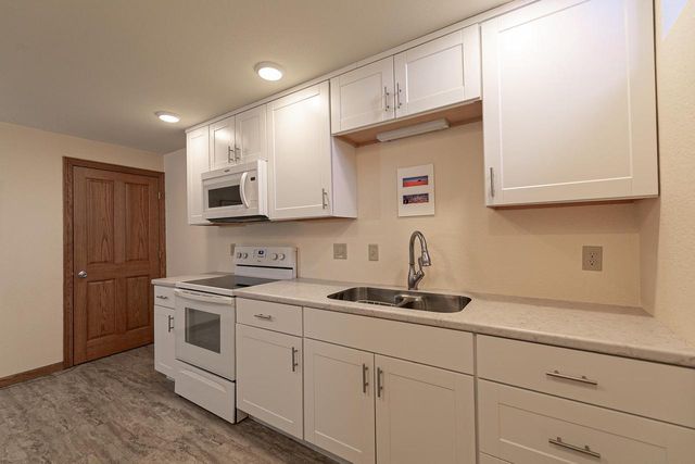 2190 HIDDEN CREEK ROAD, Neenah, WI 54956