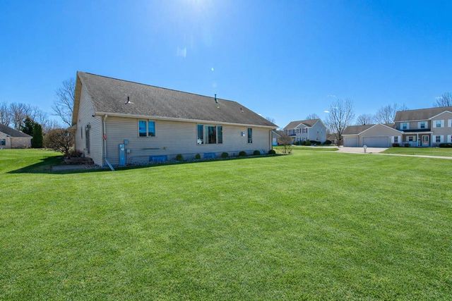 2190 HIDDEN CREEK ROAD, Neenah, WI 54956