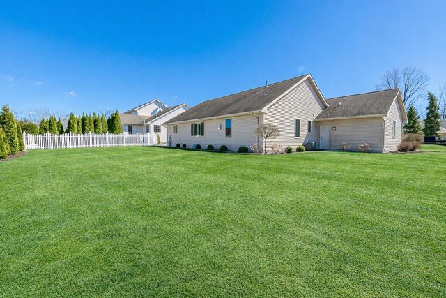 2190 HIDDEN CREEK ROAD, Neenah, WI 54956