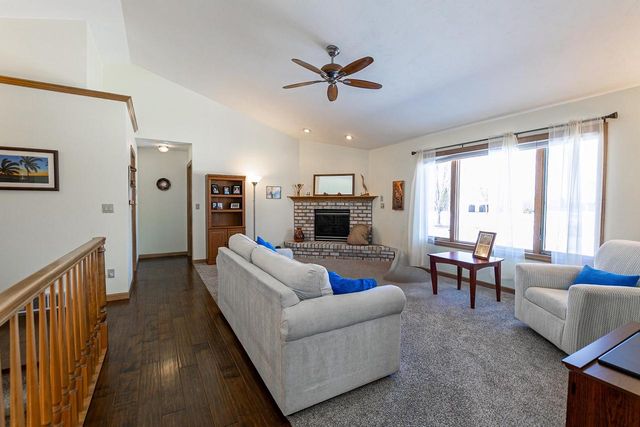 2190 HIDDEN CREEK ROAD, Neenah, WI 54956