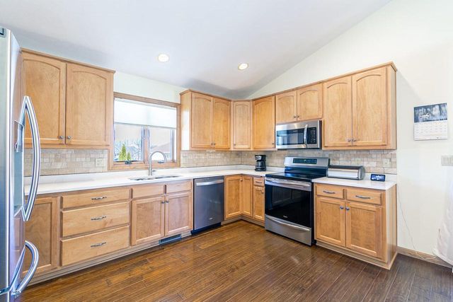 2190 HIDDEN CREEK ROAD, Neenah, WI 54956