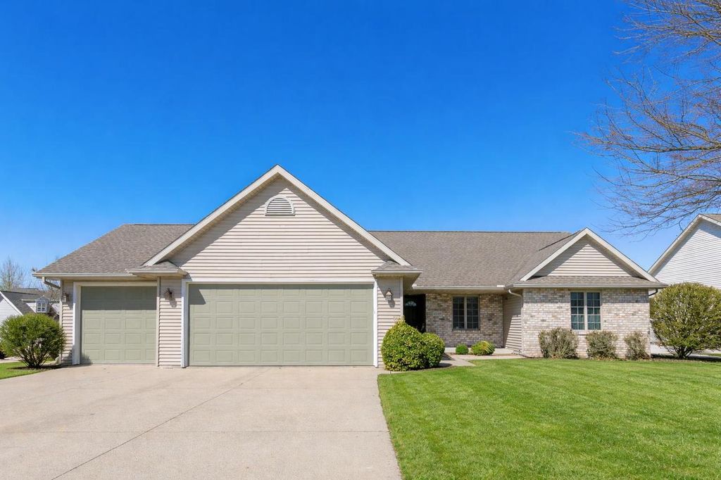 2190 HIDDEN CREEK ROAD, Neenah, WI 54956