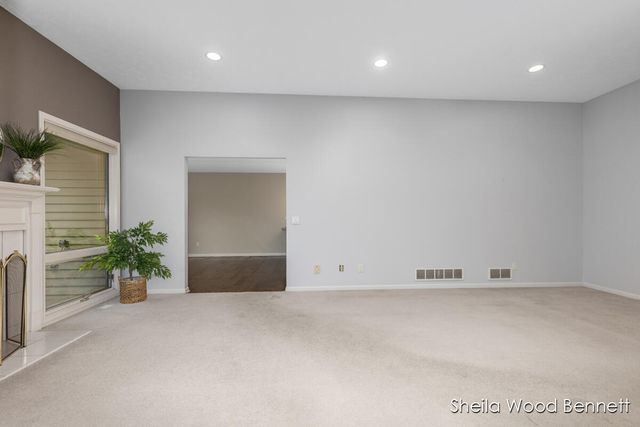 7023 Camelback Drive, Rockford, MI 49341