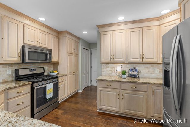 7023 Camelback Drive, Rockford, MI 49341
