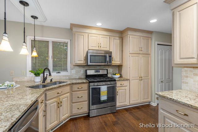 7023 Camelback Drive, Rockford, MI 49341