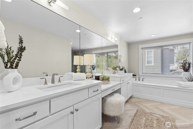 7098 170Th Avenue SE, Bellevue, WA 98006