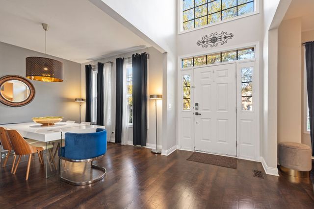 517 Meadowwood Lane, Oswego, IL 60543