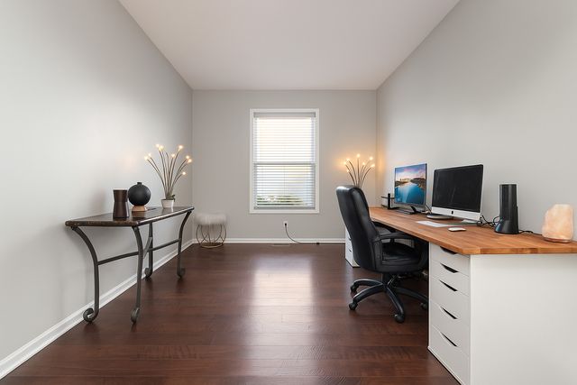 517 Meadowwood Lane, Oswego, IL 60543