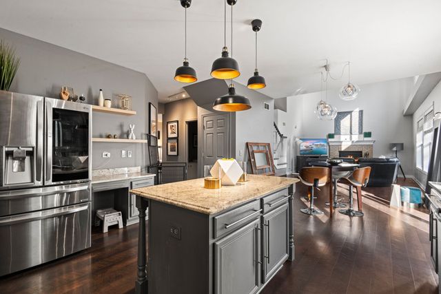 517 Meadowwood Lane, Oswego, IL 60543