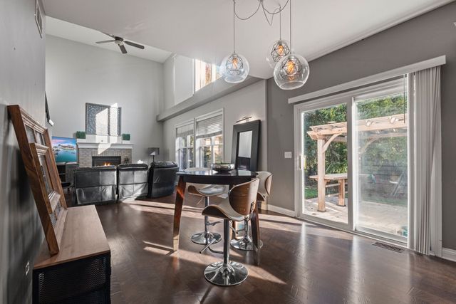 517 Meadowwood Lane, Oswego, IL 60543