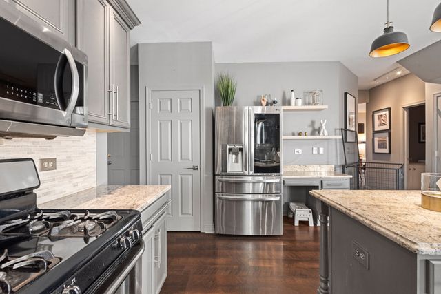 517 Meadowwood Lane, Oswego, IL 60543