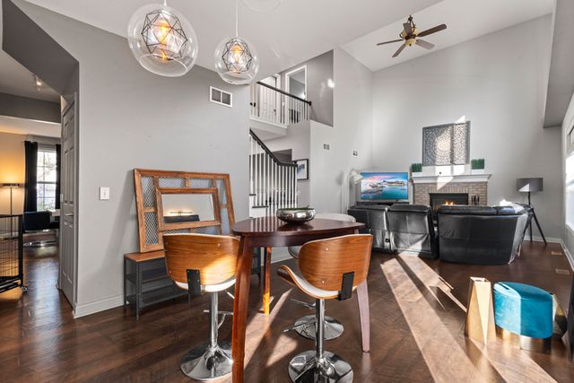 517 Meadowwood Lane, Oswego, IL 60543