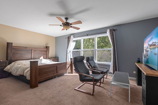 517 Meadowwood Lane, Oswego, IL 60543