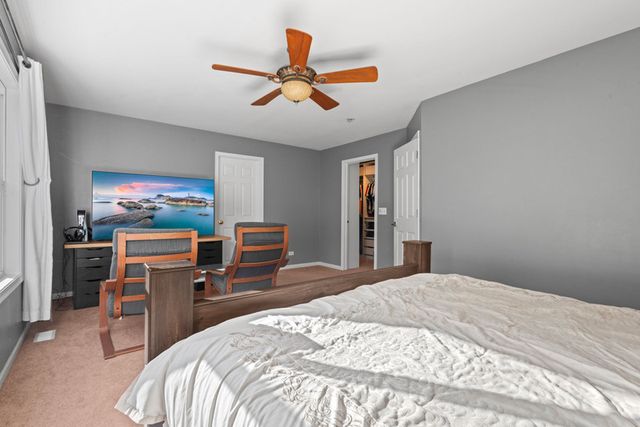 517 Meadowwood Lane, Oswego, IL 60543