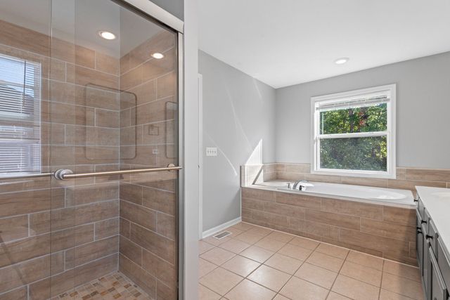 517 Meadowwood Lane, Oswego, IL 60543