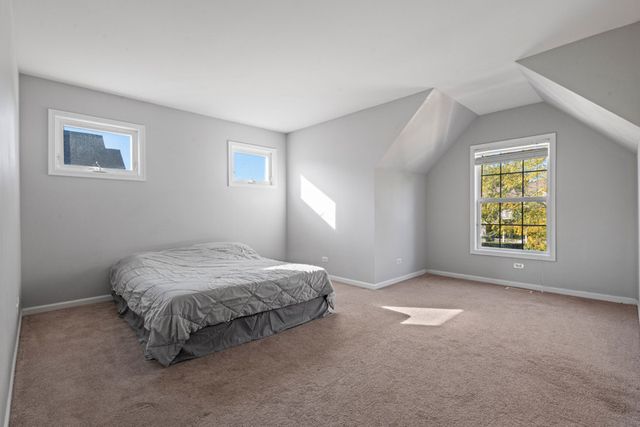 517 Meadowwood Lane, Oswego, IL 60543