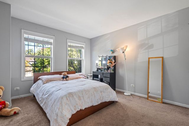 517 Meadowwood Lane, Oswego, IL 60543