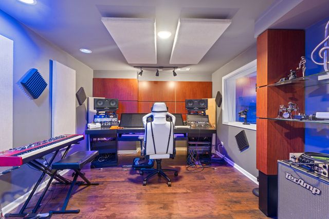 517 Meadowwood Lane, Oswego, IL 60543