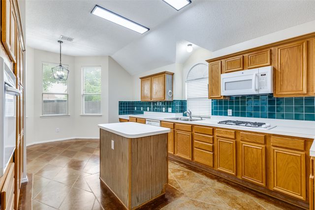 5673 Rockport Lane, Haltom City, TX 76137