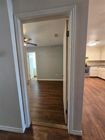 5166 Middlecoff Road B, Corpus Christi, TX 78413