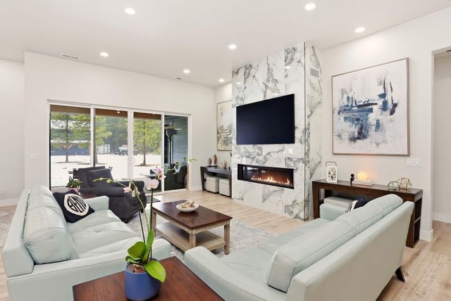 55401 Heierman Drive, Bend, OR 97707