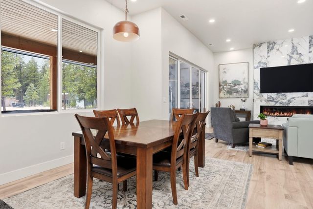 55401 Heierman Drive, Bend, OR 97707