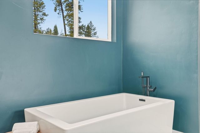 55401 Heierman Drive, Bend, OR 97707