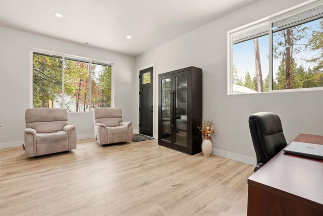 55401 Heierman Drive, Bend, OR 97707