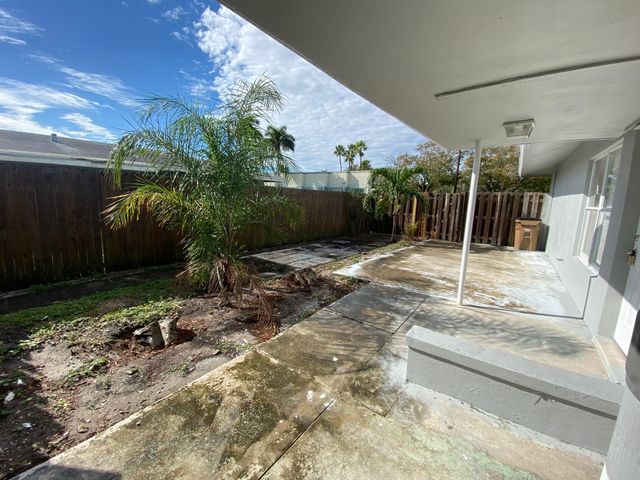 16 NE 9th Avenue, Deerfield Beach, FL 33441