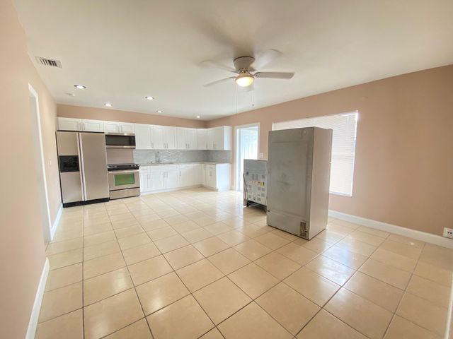 16 NE 9th Avenue, Deerfield Beach, FL 33441