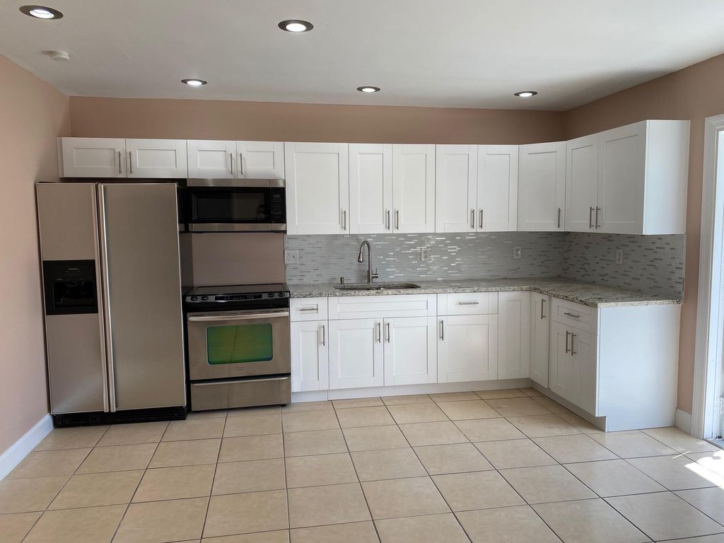 16 NE 9th Avenue, Deerfield Beach, FL 33441