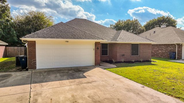 721 Lisa Street, Burleson, TX 76028