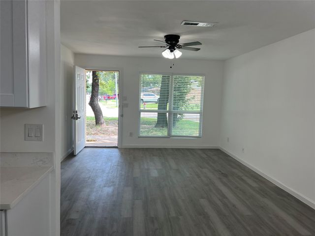 3221 Forestdale Lane, Balch Springs, TX 75180