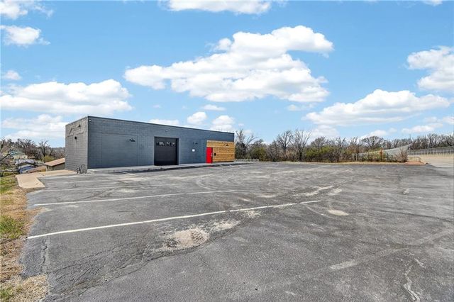 7315 Sni A Bar Road, Kansas City, MO 64129