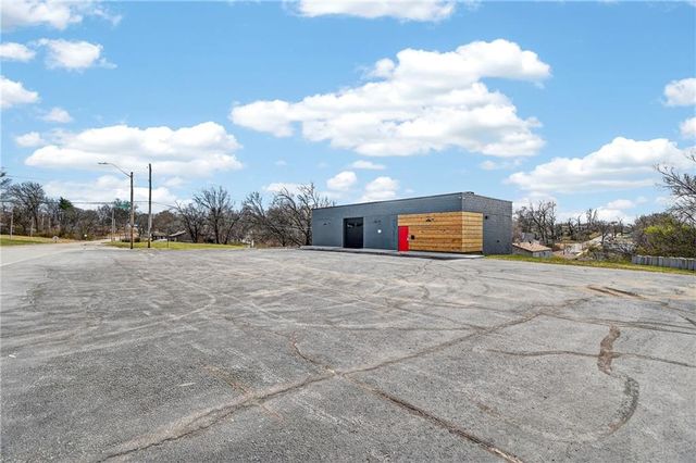 7315 Sni A Bar Road, Kansas City, MO 64129
