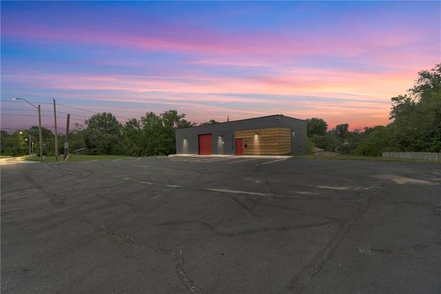 7315 Sni A Bar Road, Kansas City, MO 64129