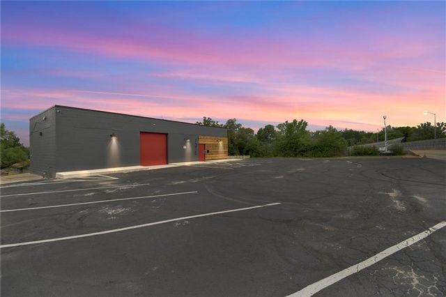 7315 Sni A Bar Road, Kansas City, MO 64129